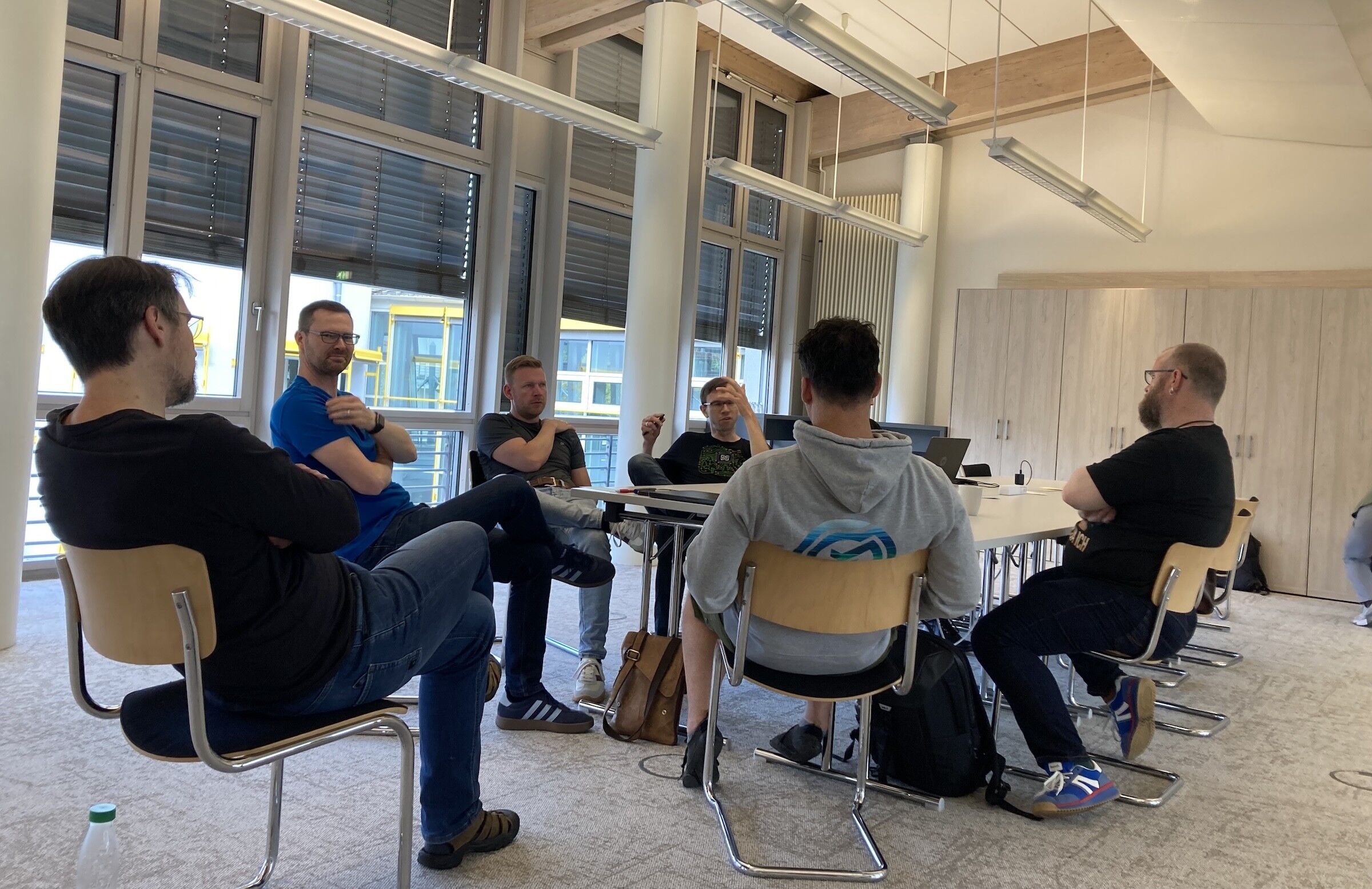 Neos team members discussion